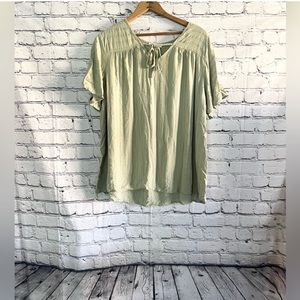 COMO BLU. Green top. Size 2X